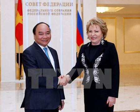Thủ tướng Nguyễn Xuân Phúc hội kiến với Chủ tịch Hội đồng Liên bang Nga, bà Valentina Matviyenko.